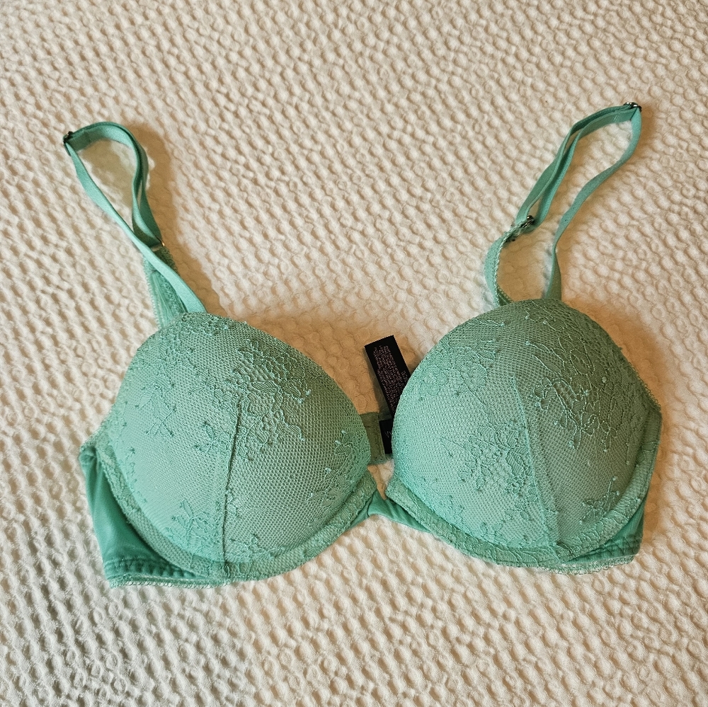 32C lace Victoria's Secret Bra